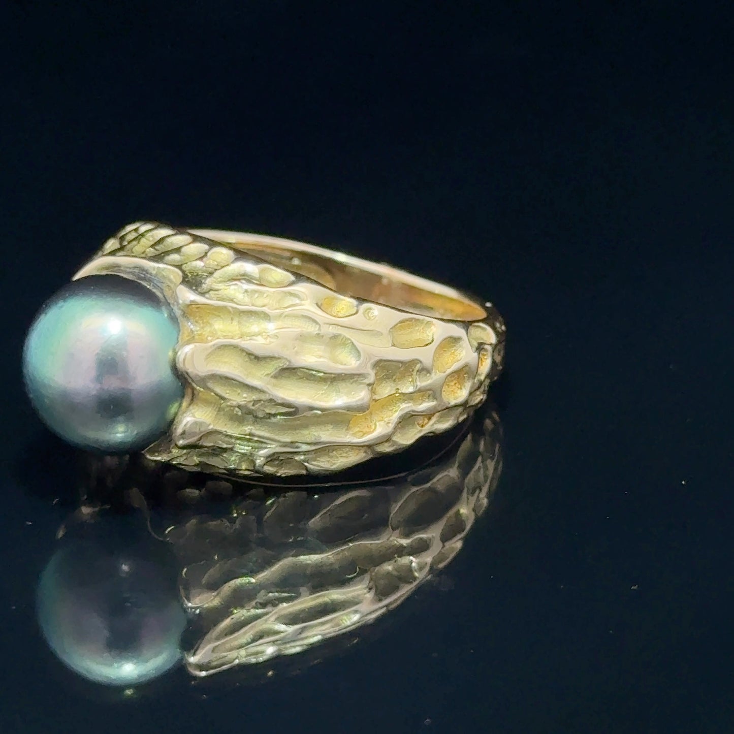 18K Gold Tahitian Black Pearl Ring Size U