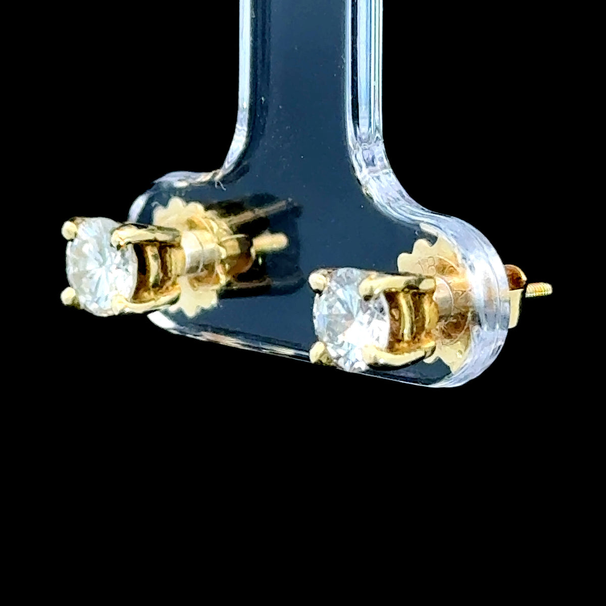 Stunning 18K Yellow Gold Diamond Screw Back Studs 0.9 CTS Total