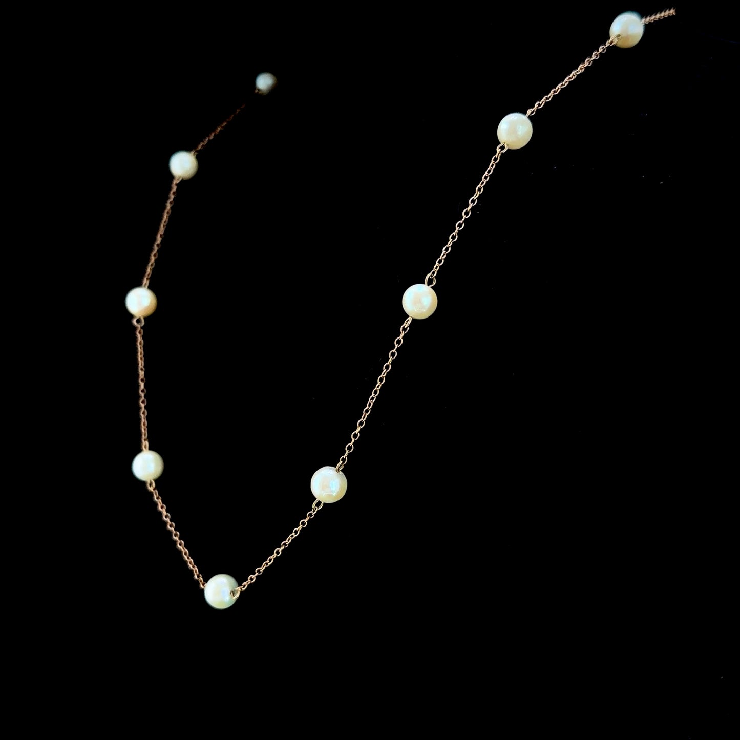 A Beautiful 9k Yellow Gold Pearl Station Necklace 15” Long