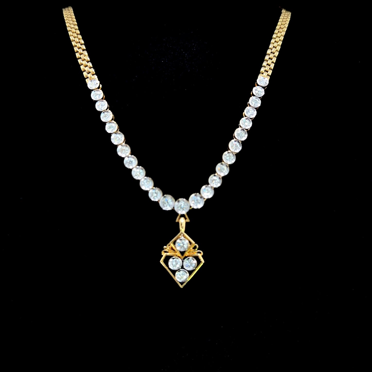 Stunning 18k Yellow Gold Bezel Set Diamond Drop Necklace Of 1.5 Cts