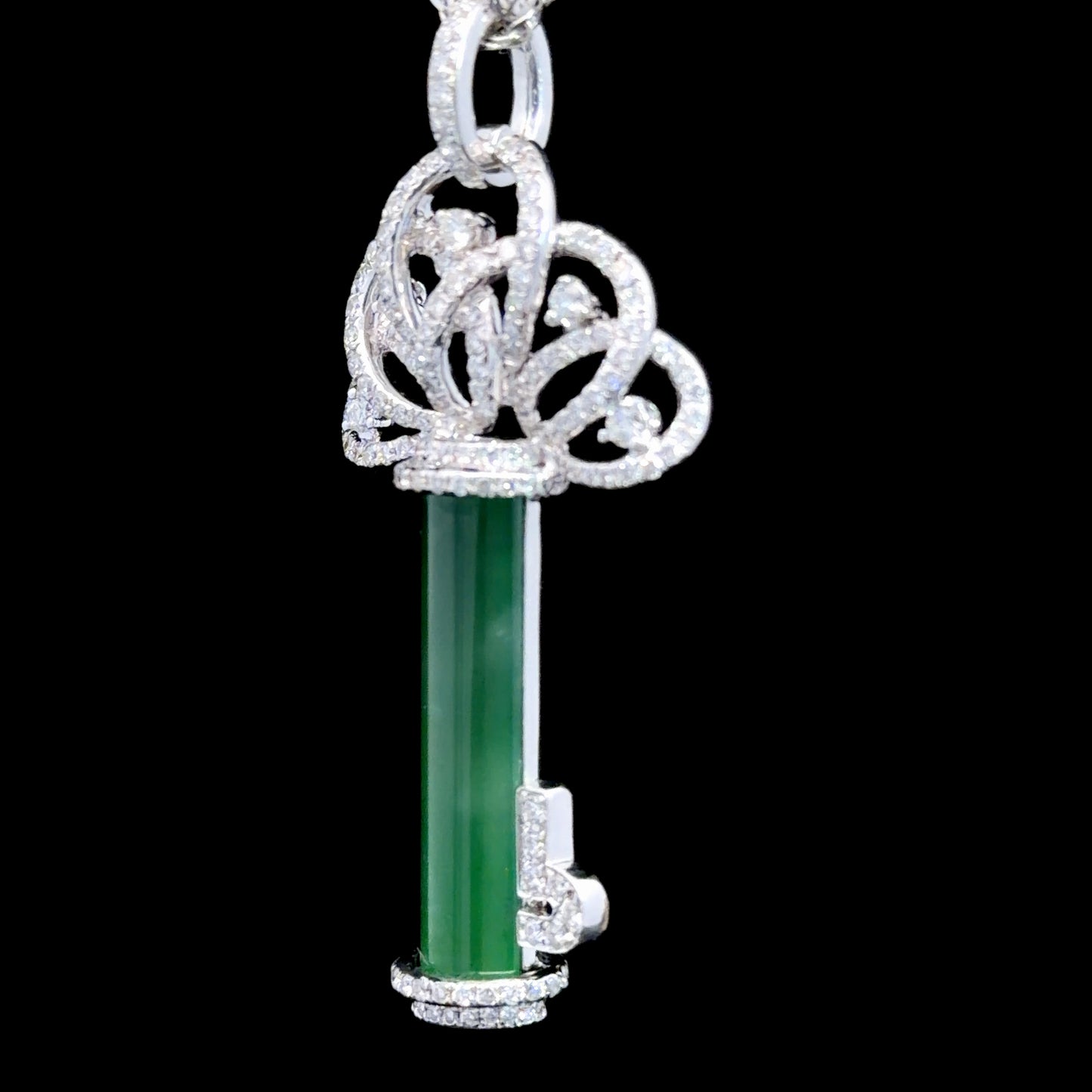 Stunning 18k White Gold Jadeite & Diamond Key Pendant & Chain Appx 1.0 Cts