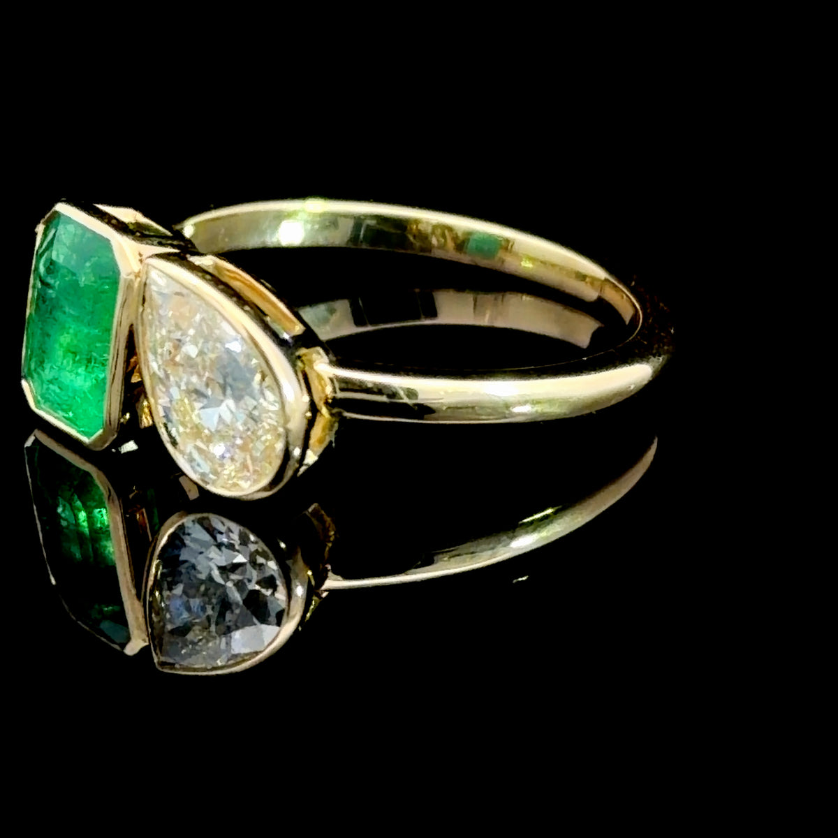 A Wonderful Moi Et Toi Pear Diamond of 0.9Cts & An Emerald Cut Emerald of 1.1 Ct Total 2 Cts