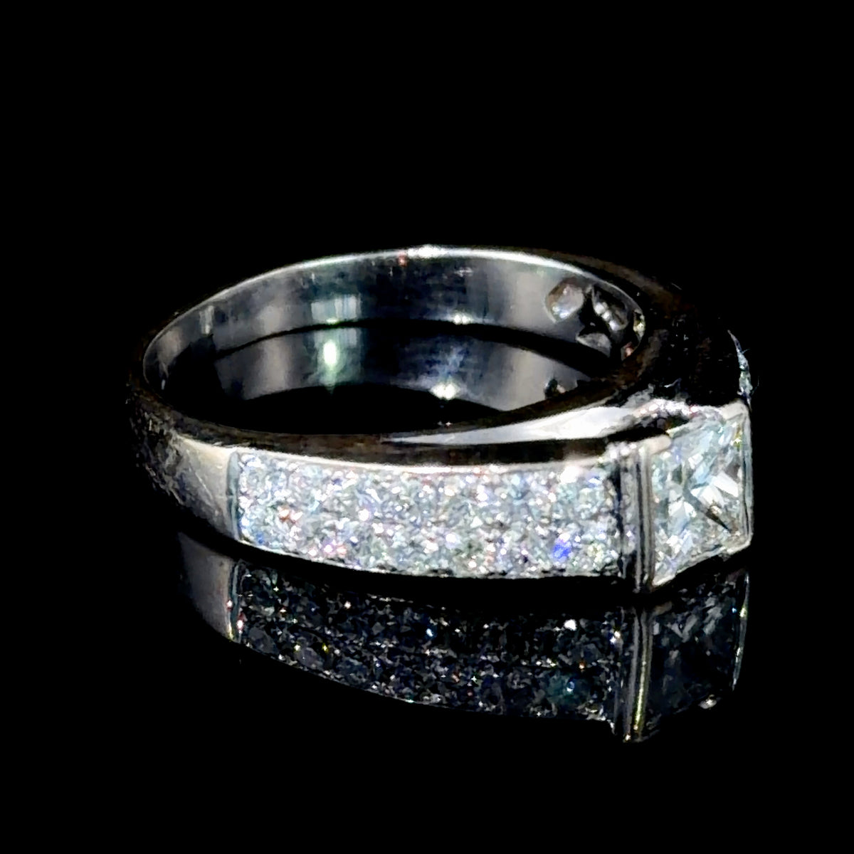 Stunning 18k White Gold 2 Row Diamond Ring With a 0.75 Ct Centre Stone.