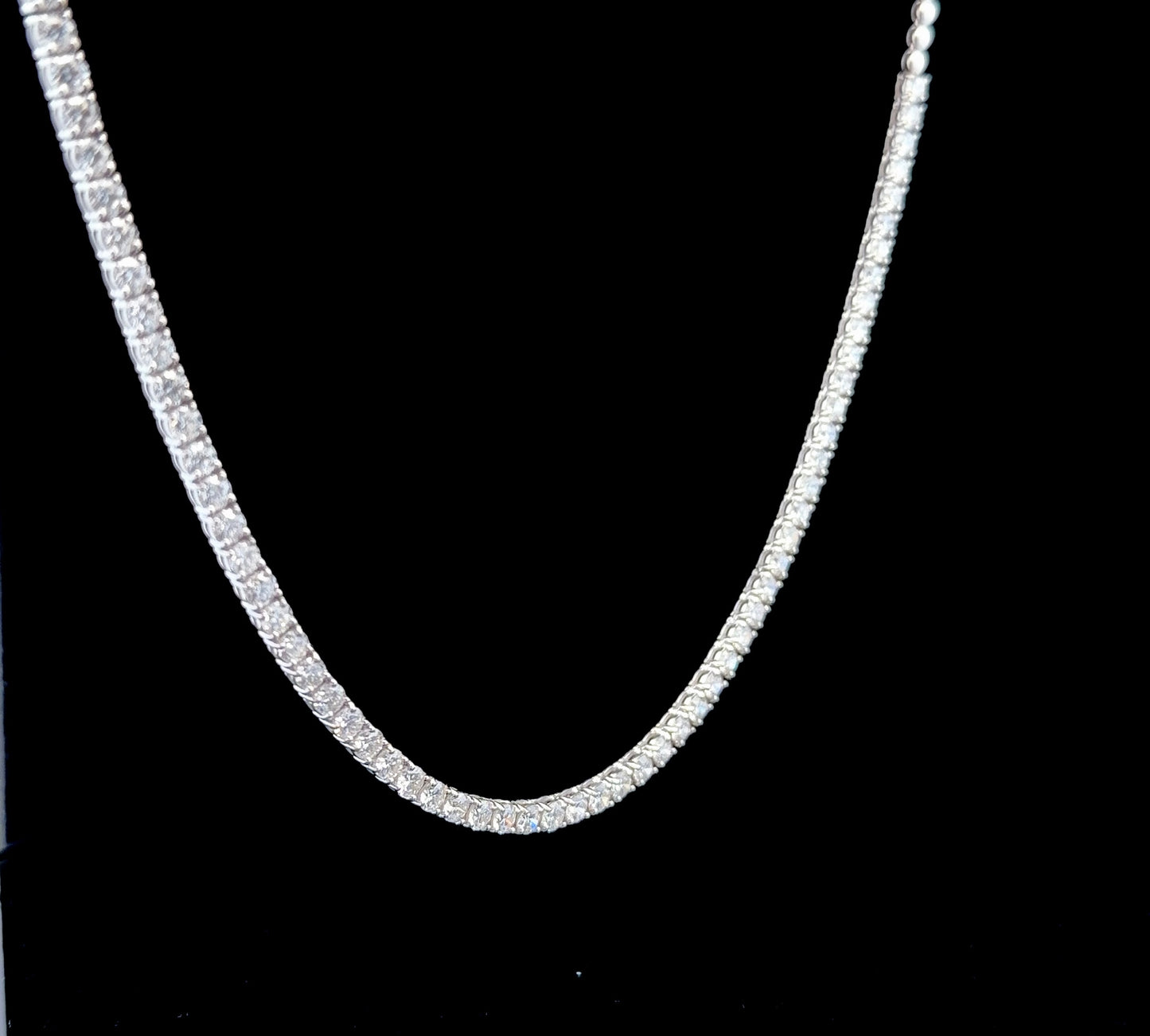 18k White Gold Diamond Necklace of Appx 9.5 cts