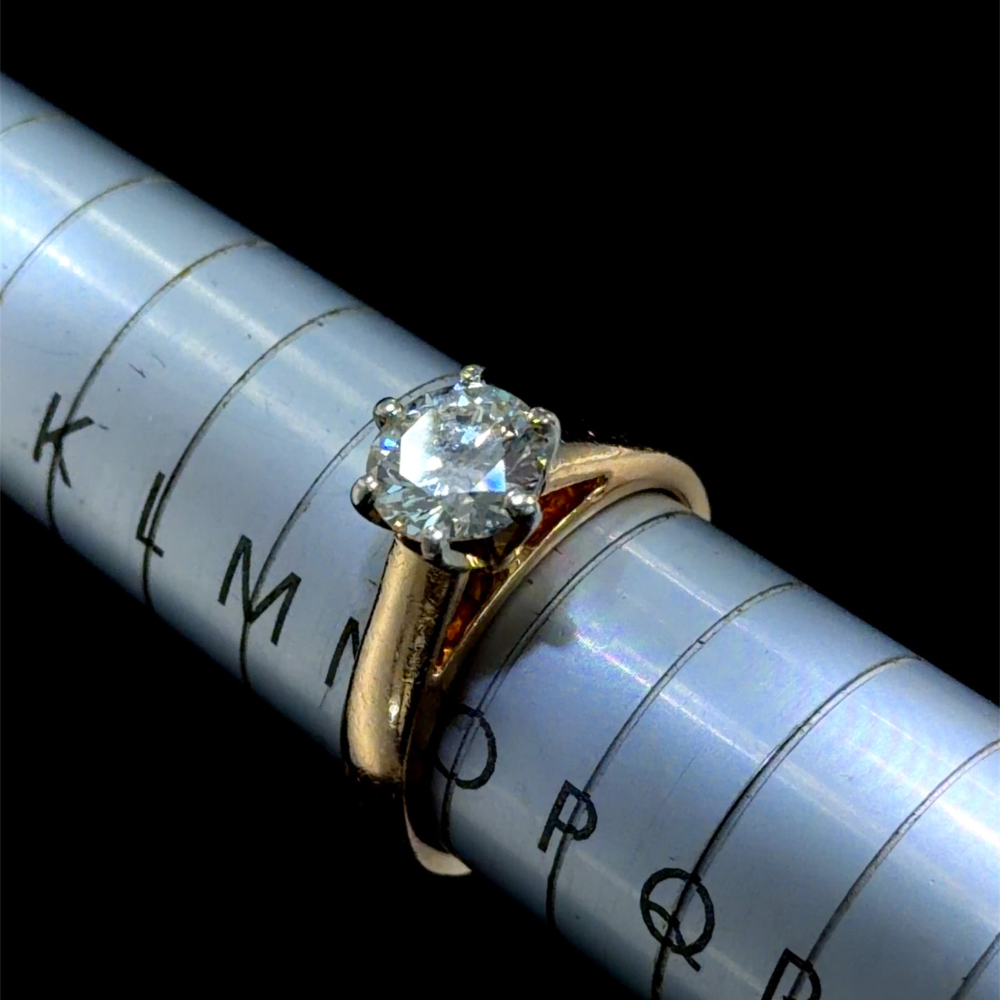 Wonderful 18k Yellow Gold Diamond Solitaire Ring Appx 1.5 Cts VS2 Si1
