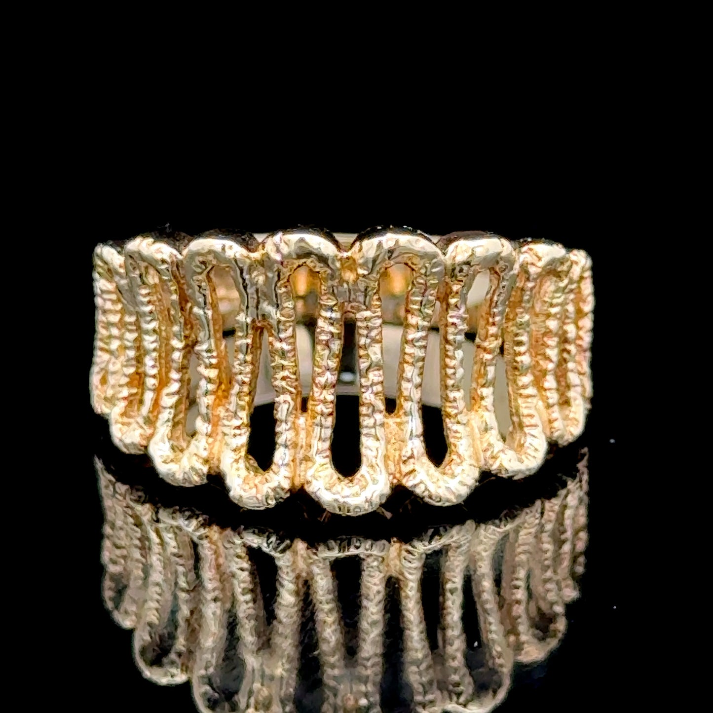 9K Yellow Gold Wiggly Ring