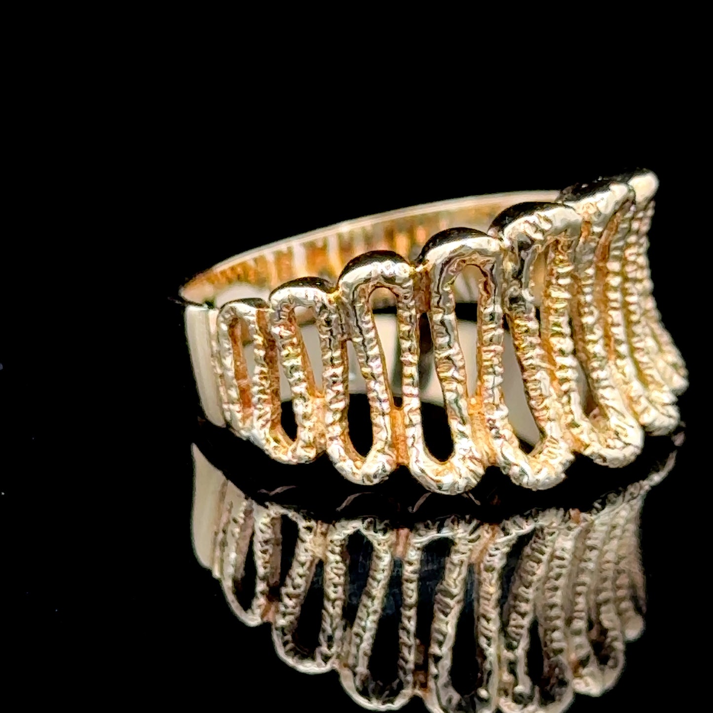 9K Yellow Gold Wiggly Ring