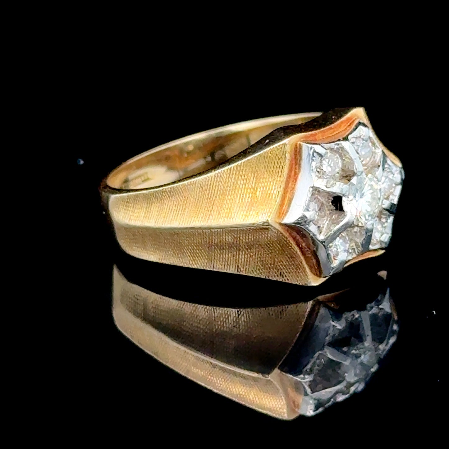 18K Yellow Gold Mans Diamond Daisy Ring