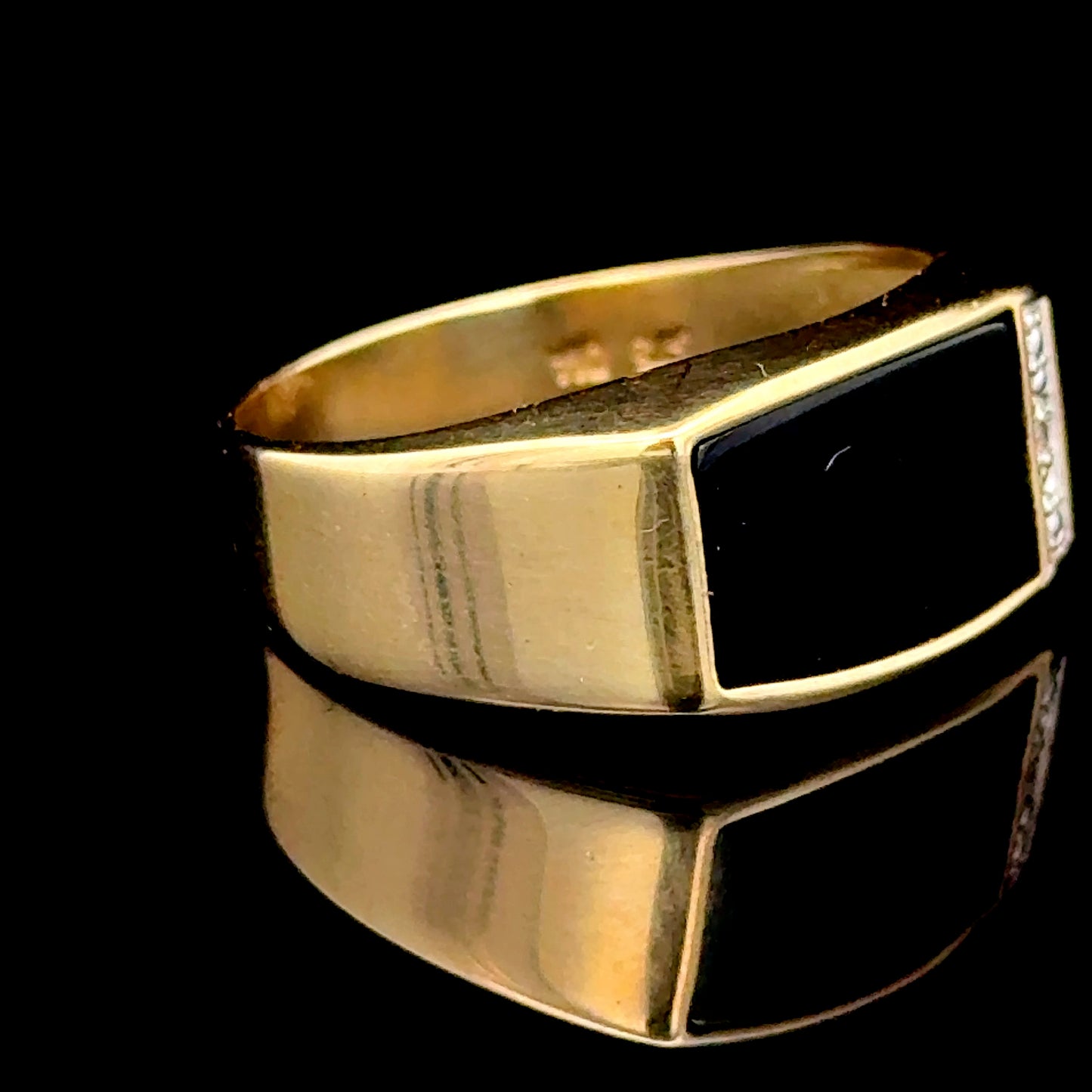 9K Yellow Gold Black Onyx & Diamond ring