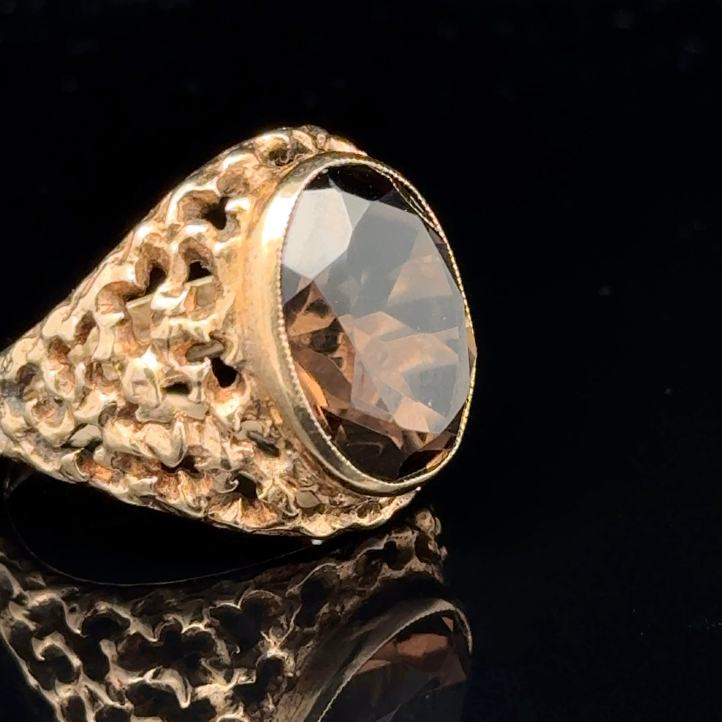 9K Smokey Quartz With Pierced Shoulders 7.71 GMS