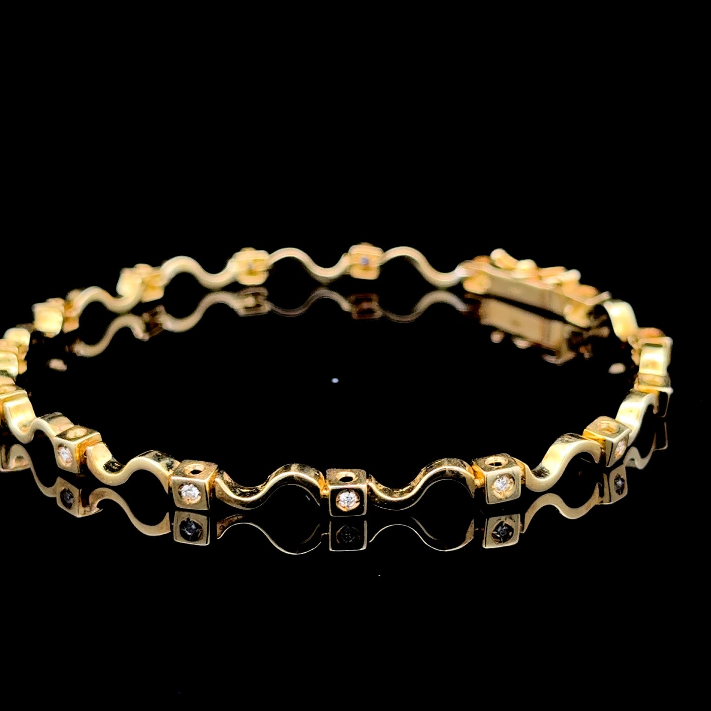 18K Yellow Gold Diamond Zigzag Bracelet 10.69 GMS