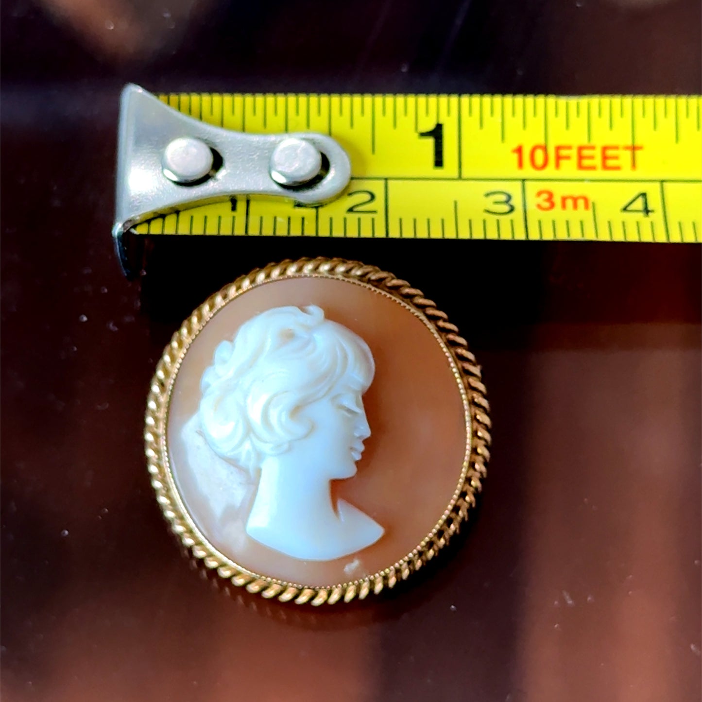 9K Yellow Gold Cameo Brooch