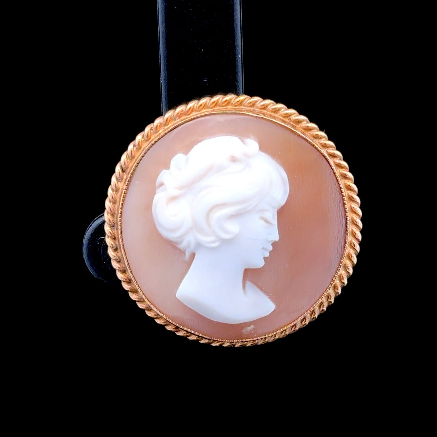 9K Yellow Gold Cameo Brooch