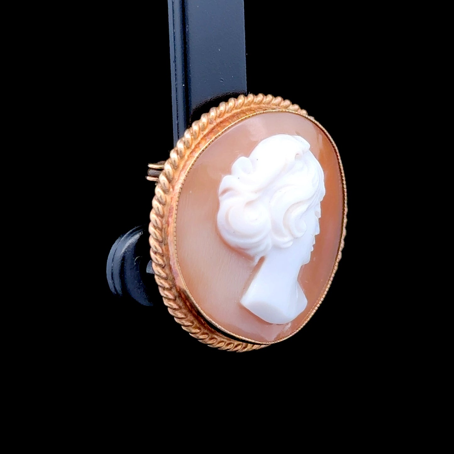 9K Yellow Gold Cameo Brooch