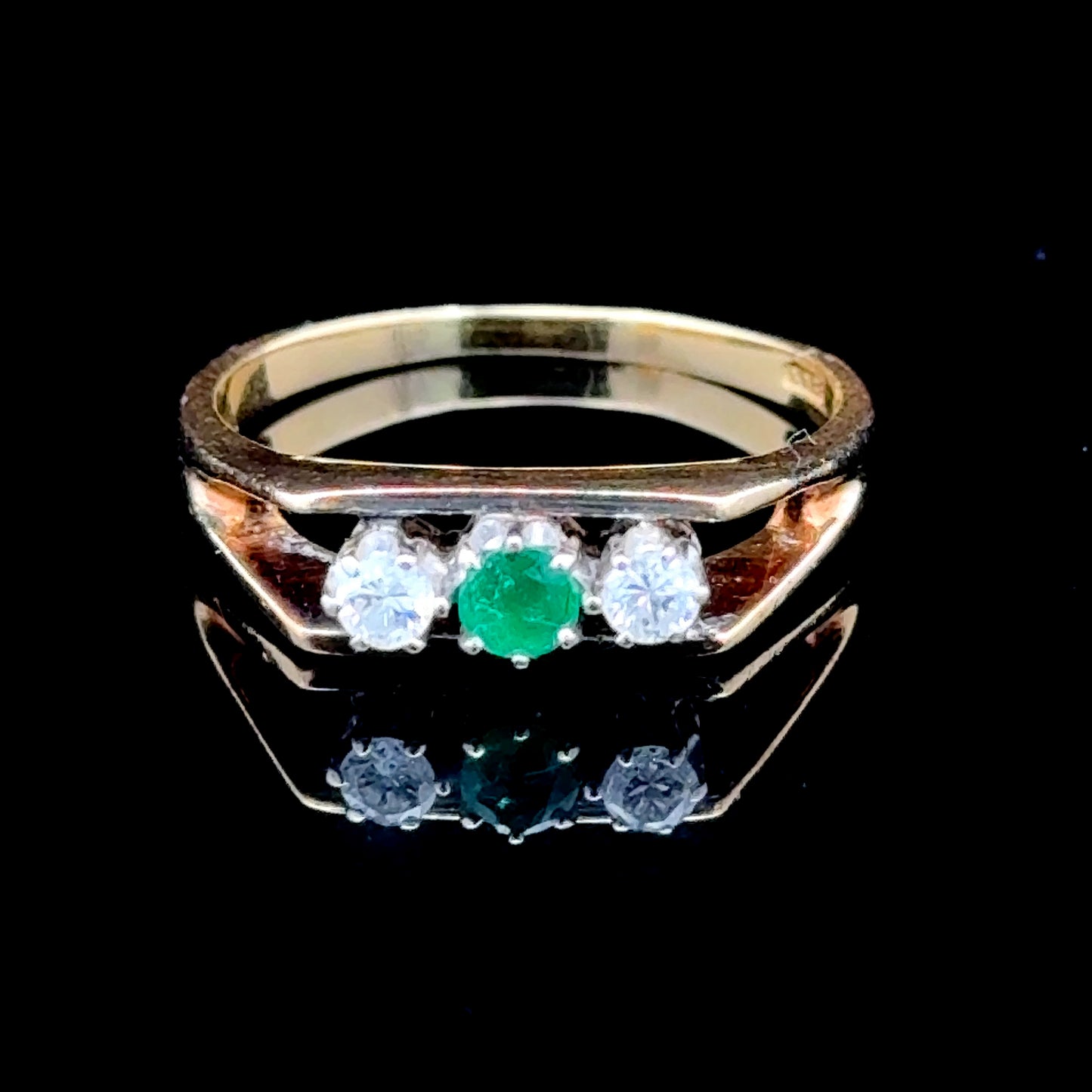 18K Yellow Gold Diamond & Emerald 3 Stone Ring