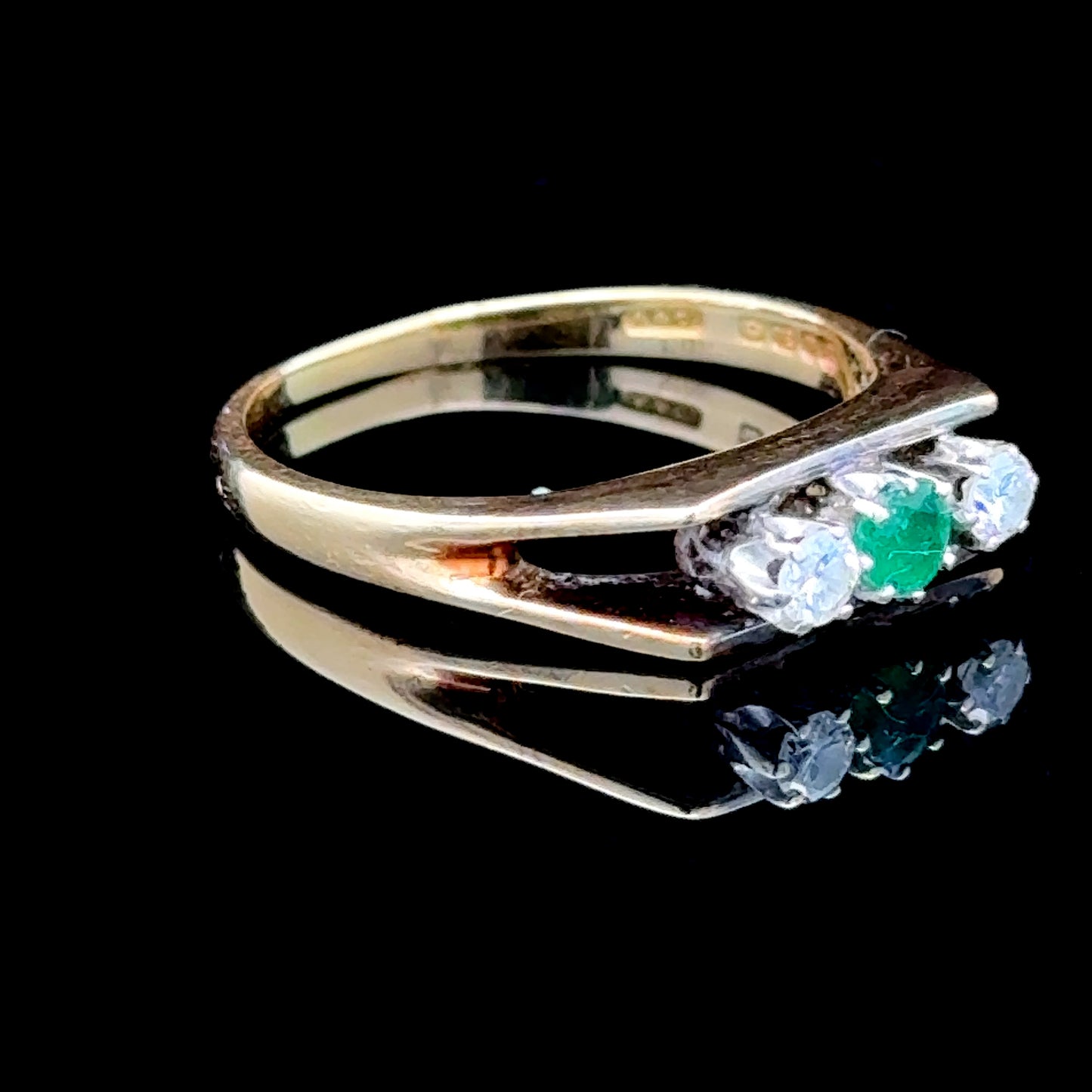 18K Yellow Gold Diamond & Emerald 3 Stone Ring