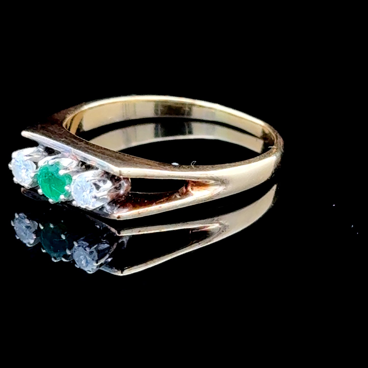 18K Yellow Gold Diamond & Emerald 3 Stone Ring