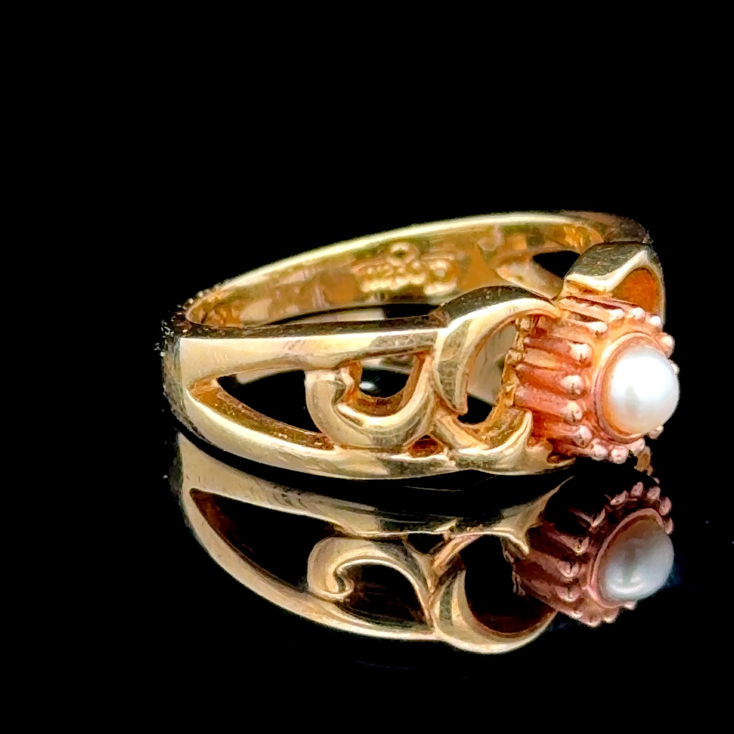 9K Yellow Gold Clogau Pearl Ring