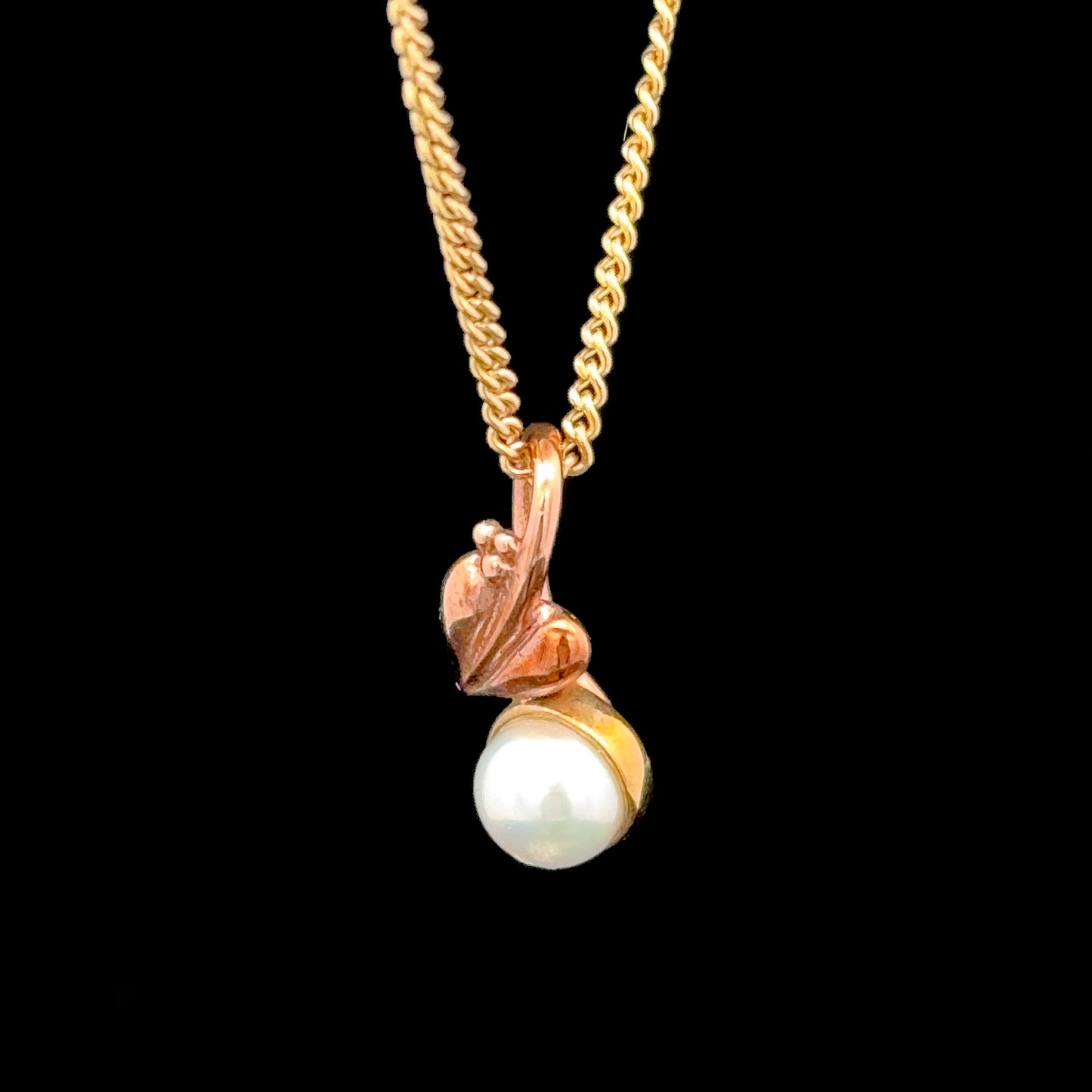 9K Yellow Gold Clogau Pearl Pendant & Chain
