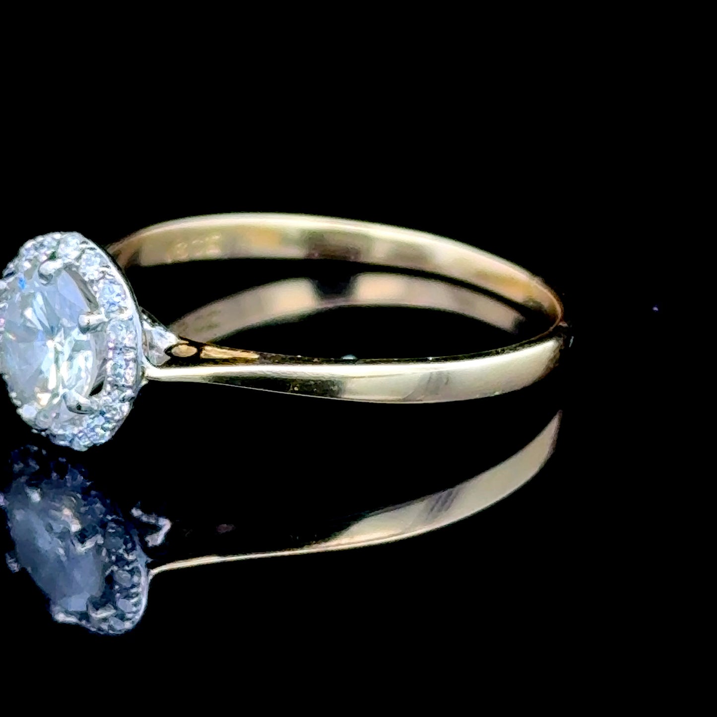 18K Yellow Gold Diamond Halo Ring APPX 1.0 CTS Total 0.85 CTS Centre