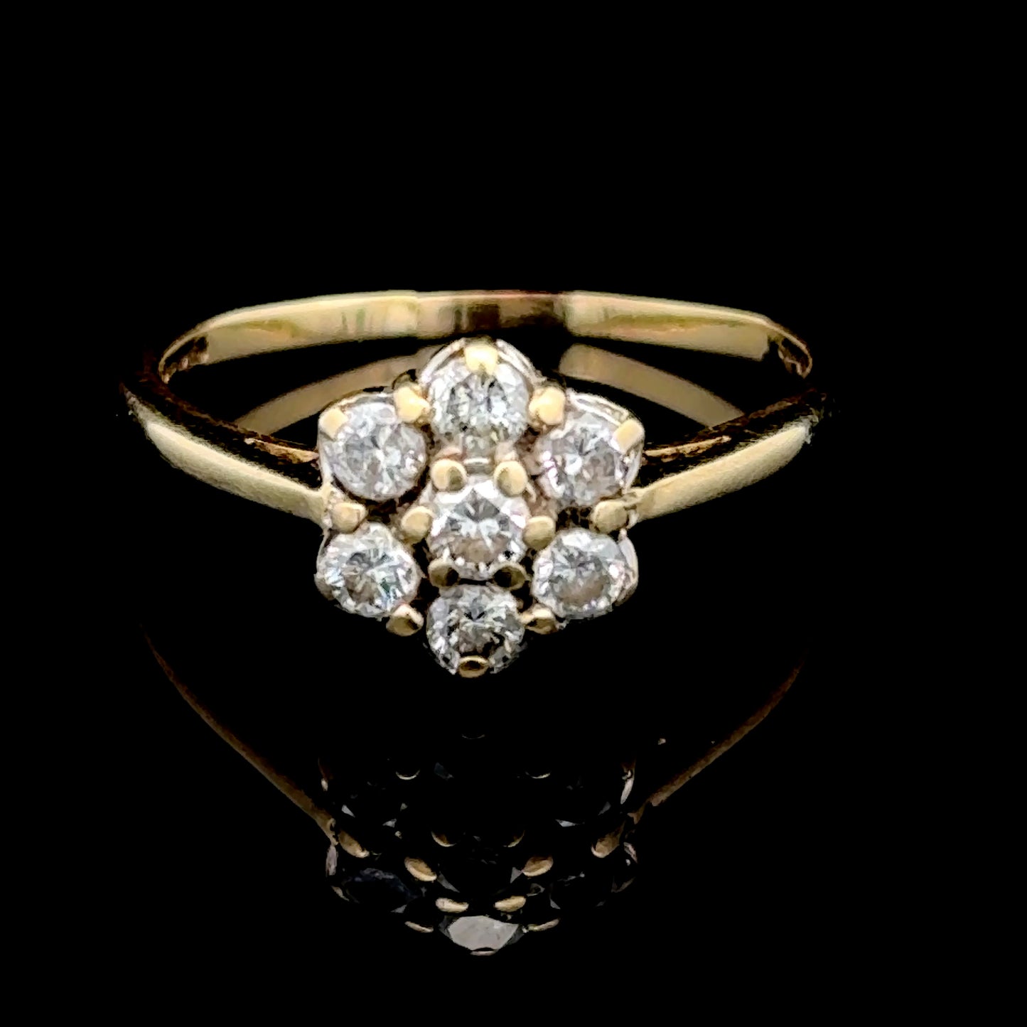 9K Yellow Gold Diamond Daisy Ring APPX 0.5 CTS