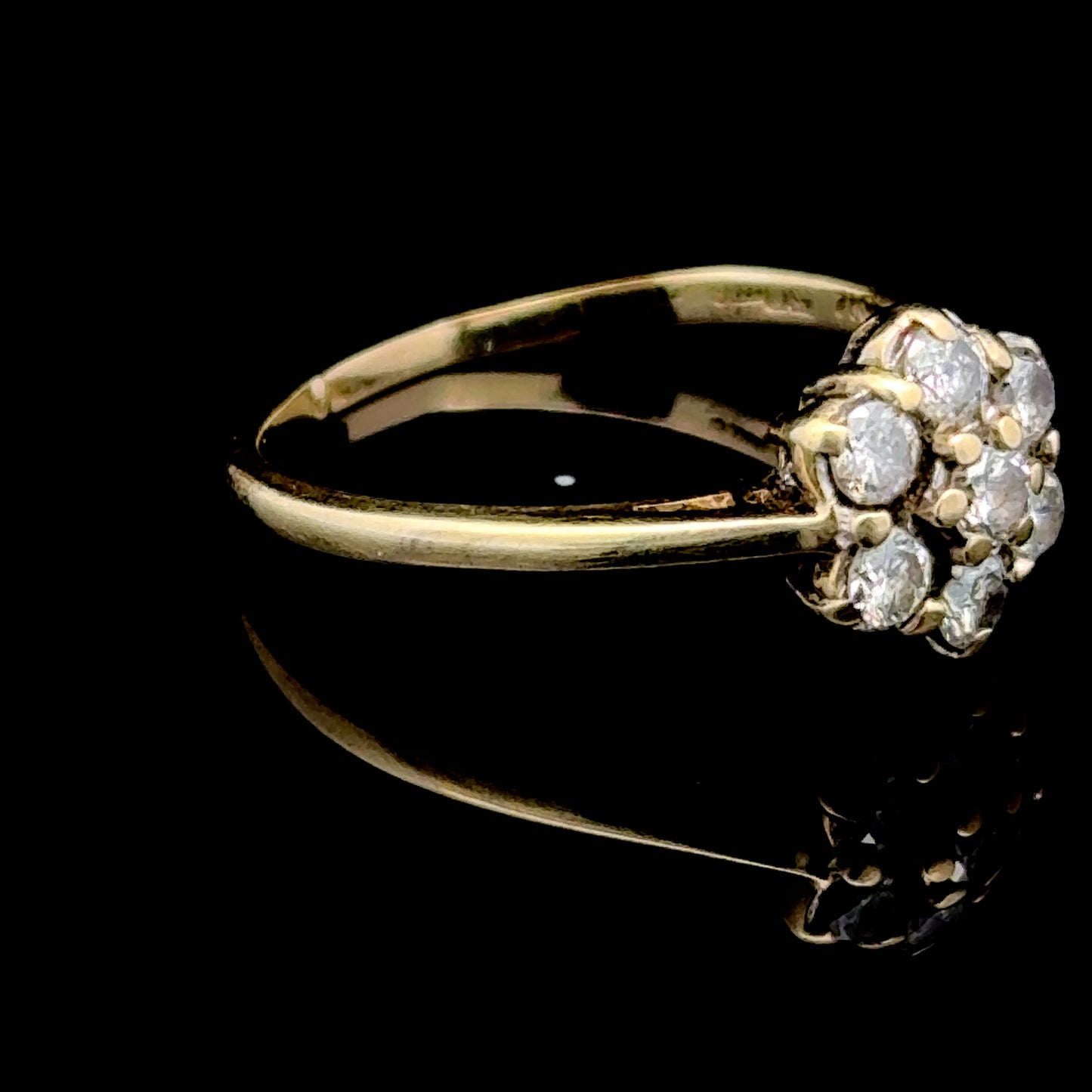 9K Yellow Gold Diamond Daisy Ring APPX 0.5 CTS