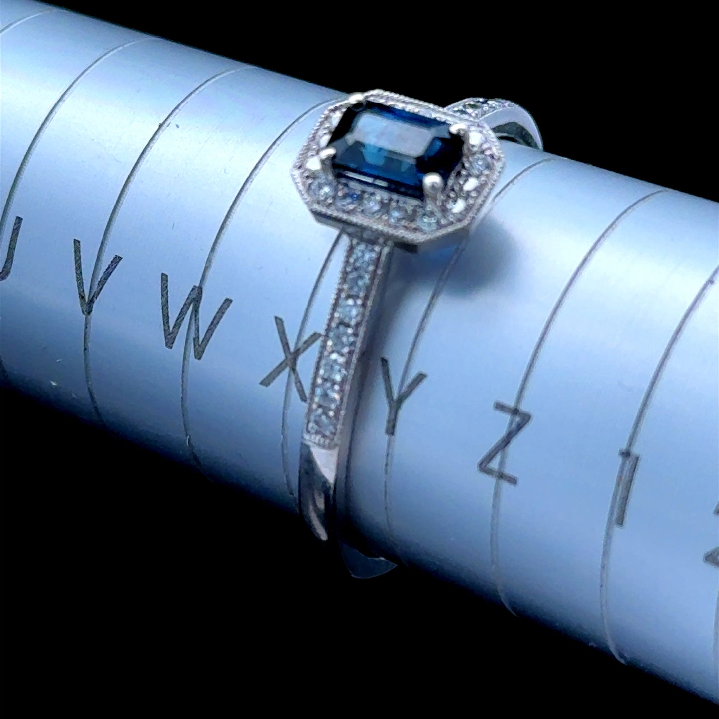 18K White Gold Sapphire & Diamond Halo Ring D:0.5 S:0.75