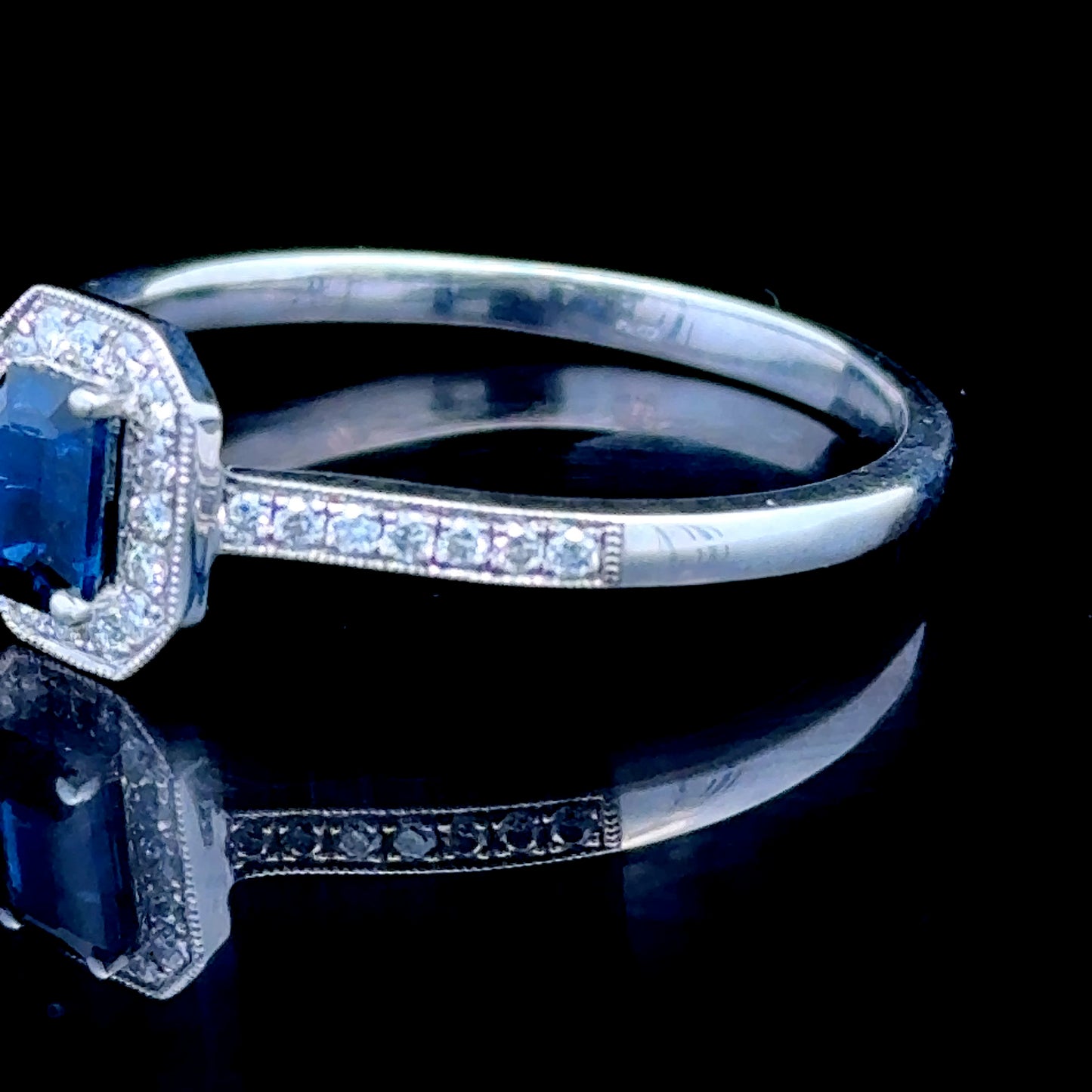 18K White Gold Sapphire & Diamond Halo Ring D:0.5 S:0.75