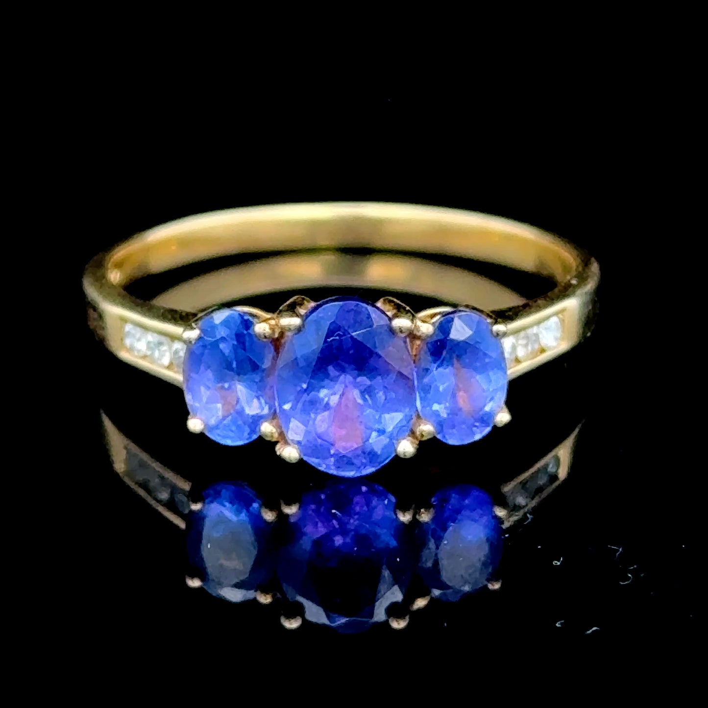 18K Yellow Gold Tanzanite & Diamond Ring