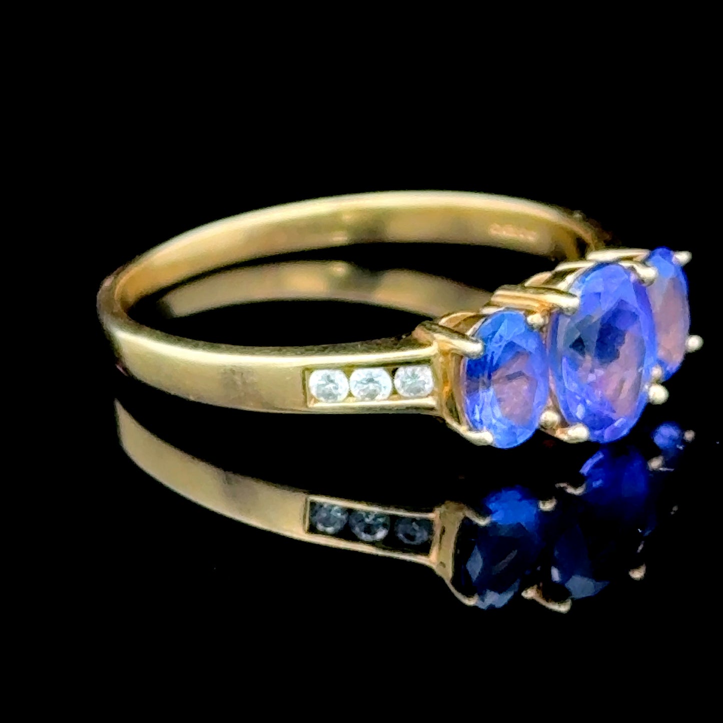 18K Yellow Gold Tanzanite & Diamond Ring