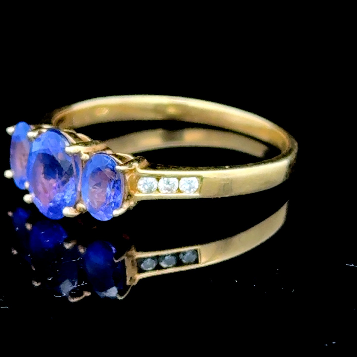 18K Yellow Gold Tanzanite & Diamond Ring