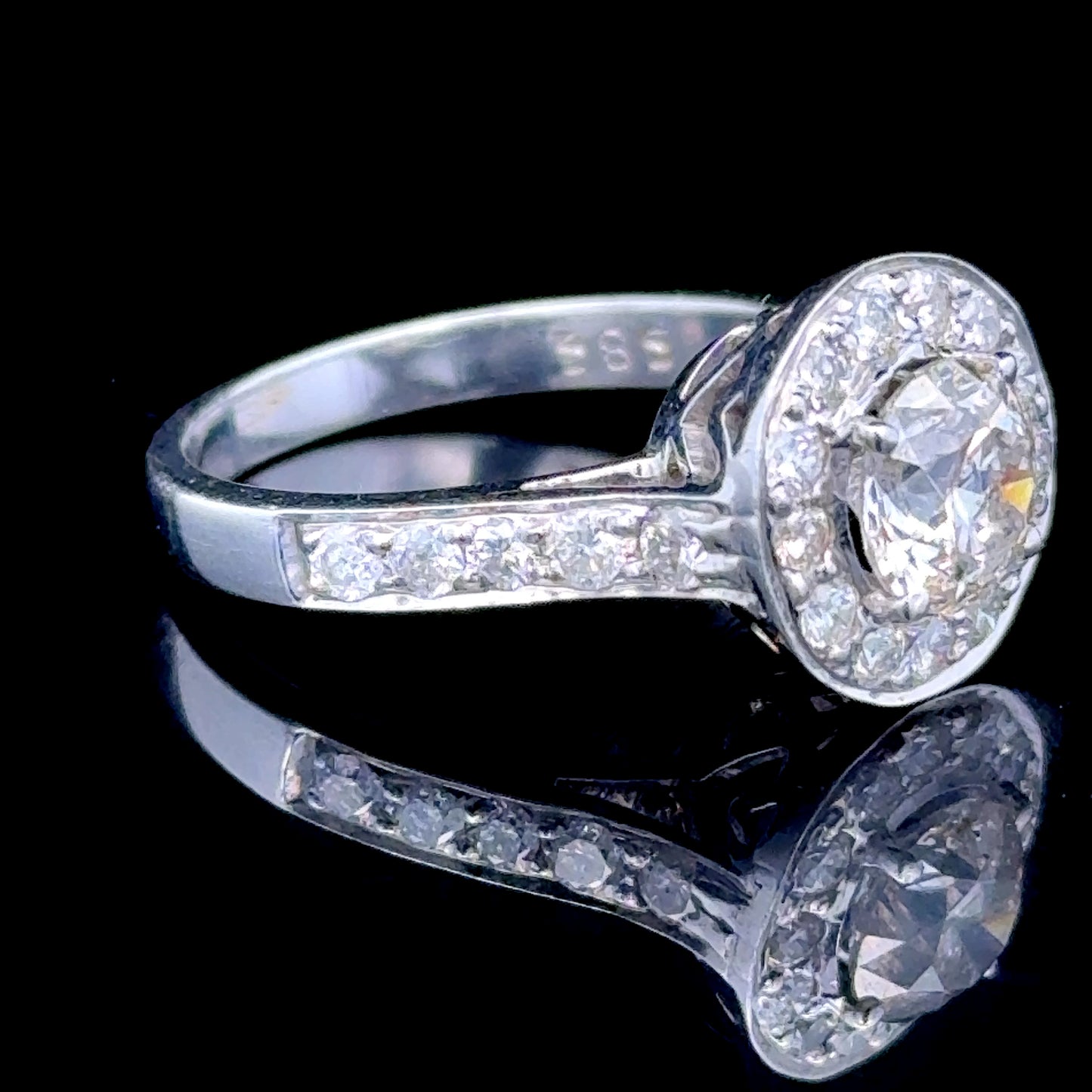 14K White Gold Diamond Halo Appx C:1.2 CTS, T:1.5 CTS