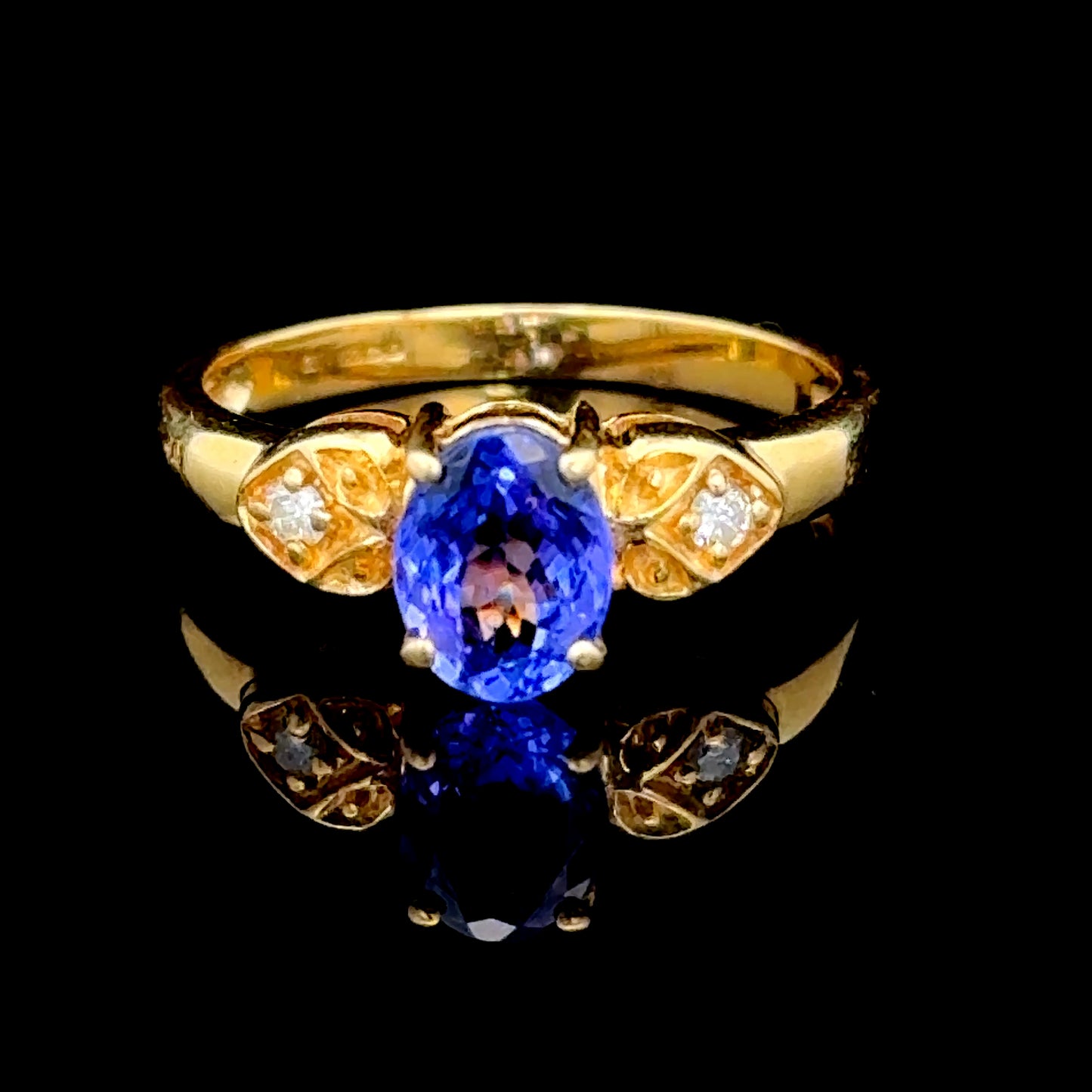 18K Yellow Gold Tanzanite & Diamond Ring