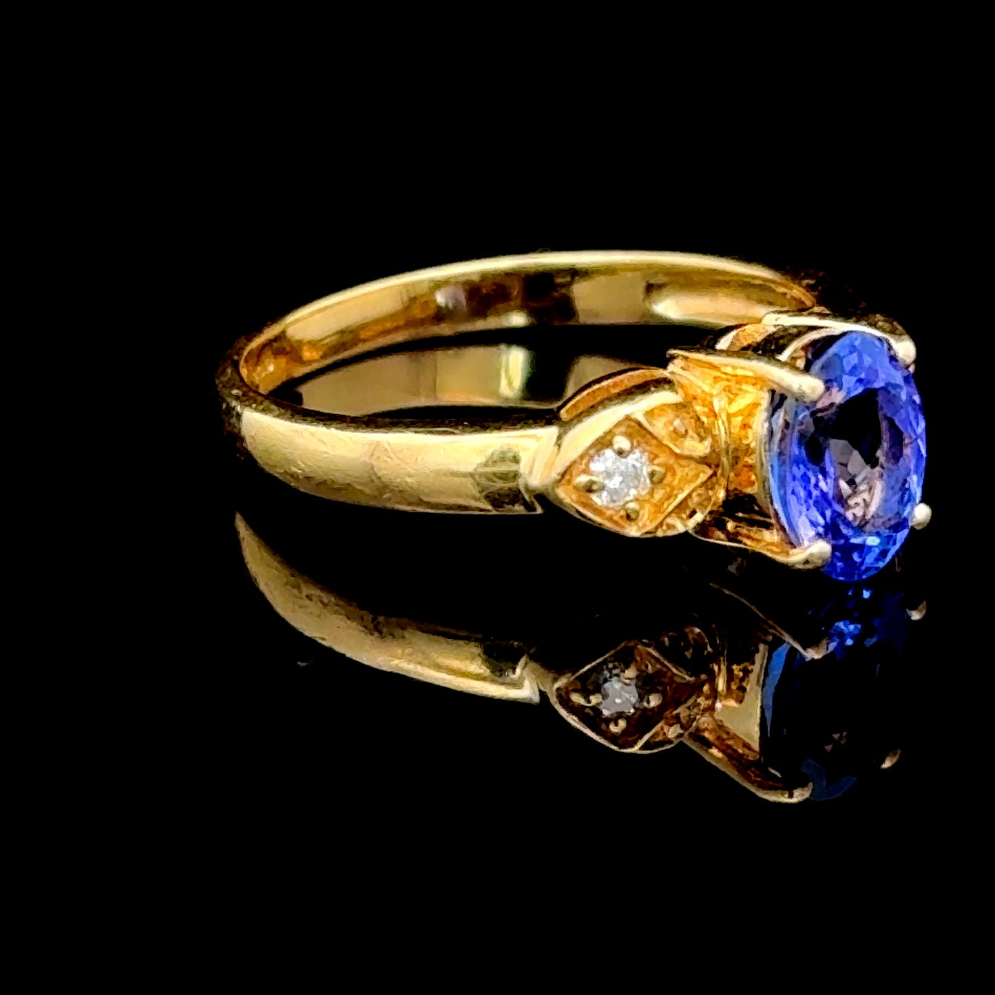 18K Yellow Gold Tanzanite & Diamond Ring