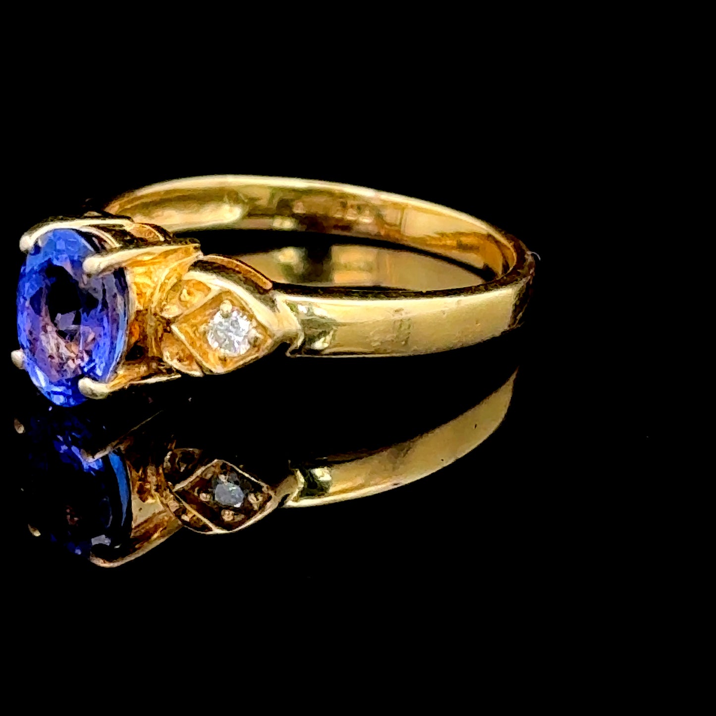 18K Yellow Gold Tanzanite & Diamond Ring