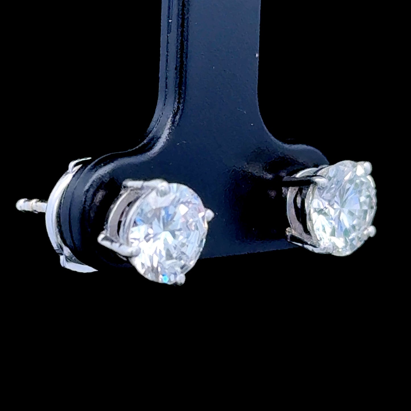 18K White Gold Diamond Studs APPX 2 CTS VS H/I