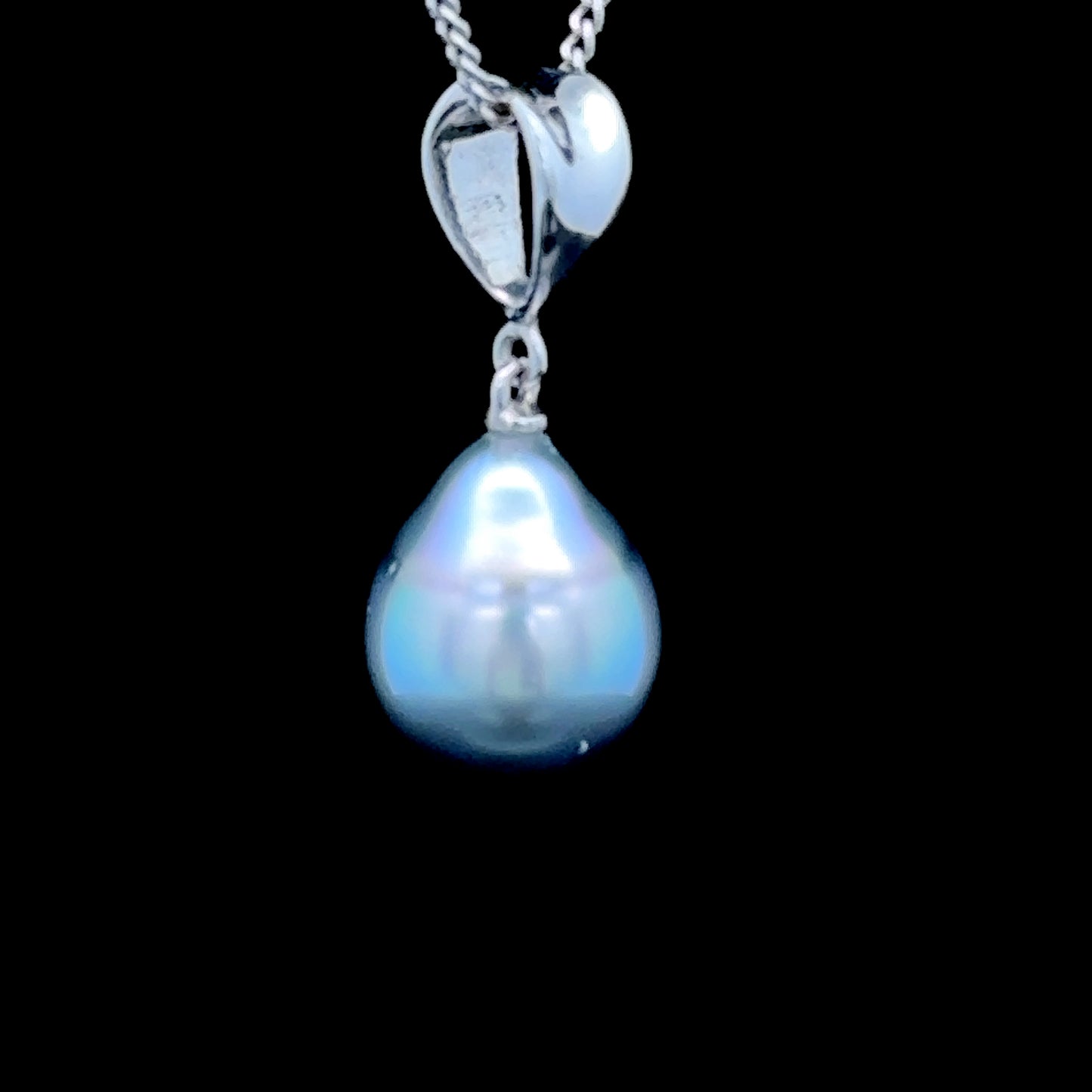 18K Gold Pear-Shaped Black Pearl Pendant