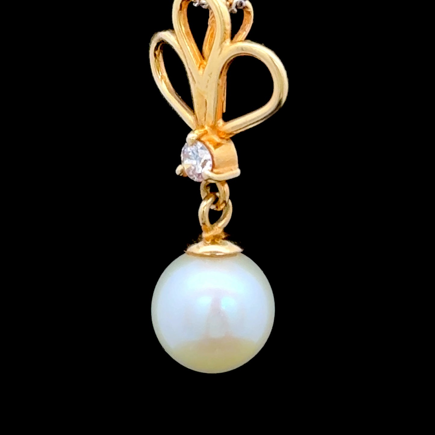 18K Gold Pendant with Round Pearl and Brilliant Diamond Accent
