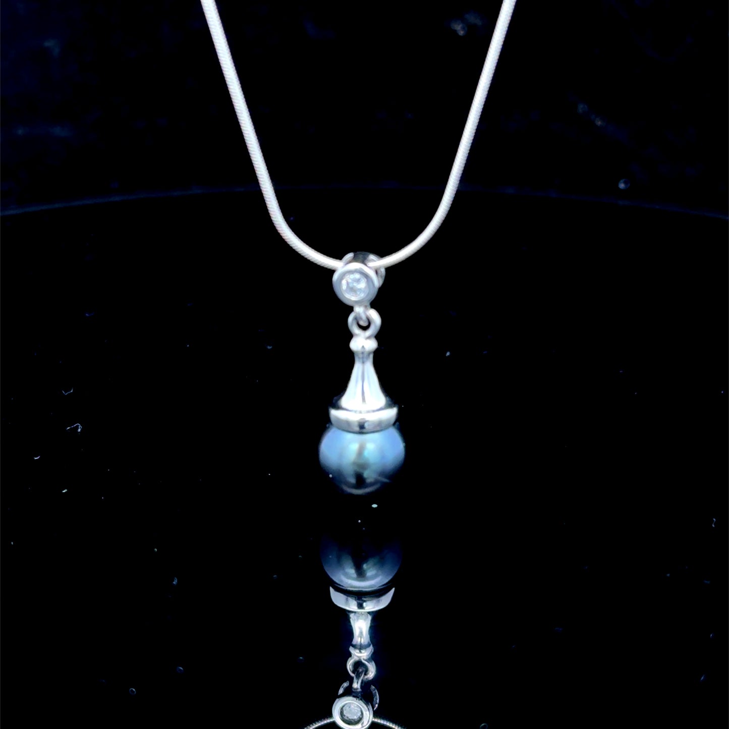 14k Gold Black Pearl & Diamond Penadant & Chain 18"