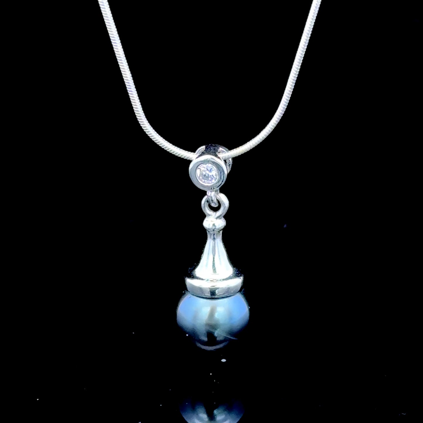 14k Gold Black Pearl & Diamond Penadant & Chain 18"