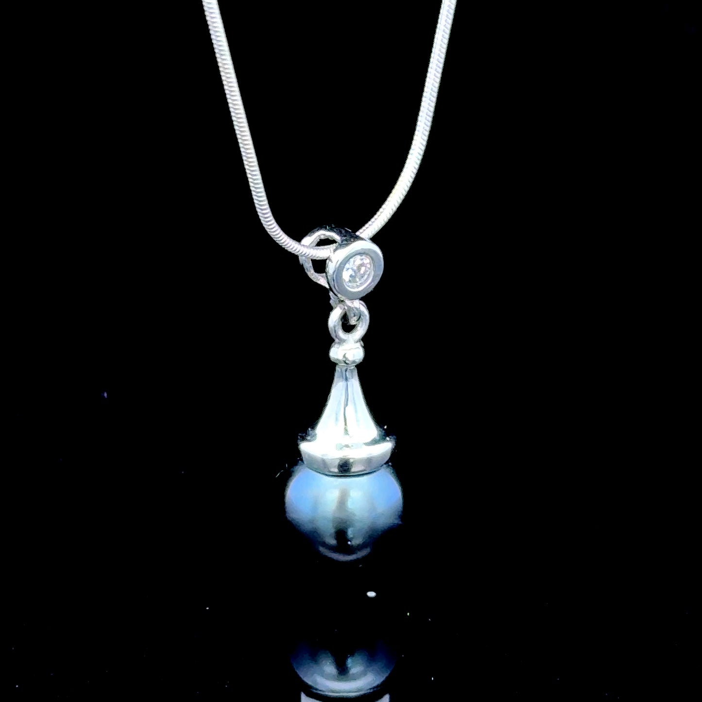 14k Gold Black Pearl & Diamond Penadant & Chain 18"