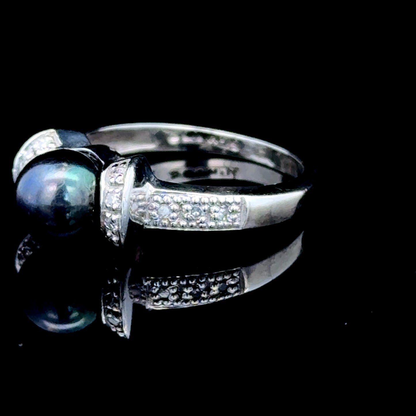 14K.White Gold Ring with Black Pearl & Dimonds Size N