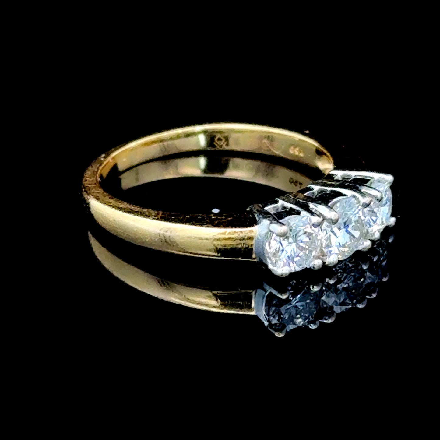 18K Yellow Gold Diamond 3 Stone Ring APPX 0.8 CTS