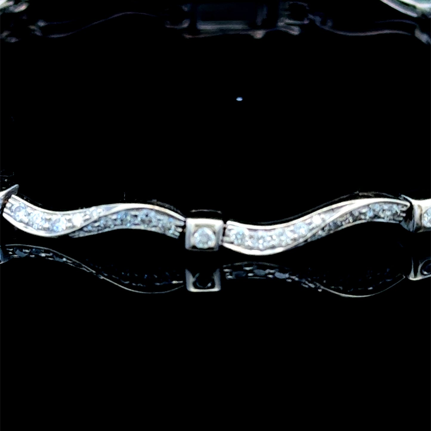 18K White Gold Twist Bracelet with Round Cut Diamonds Appx 1.25cts