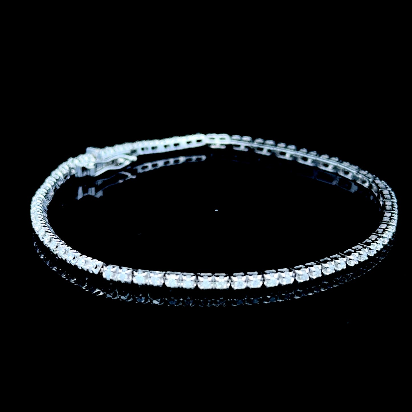 18K White Gold Diamond Tennis Bracelet with Round Brilliant Cut Diamonds 0.85ct Appx