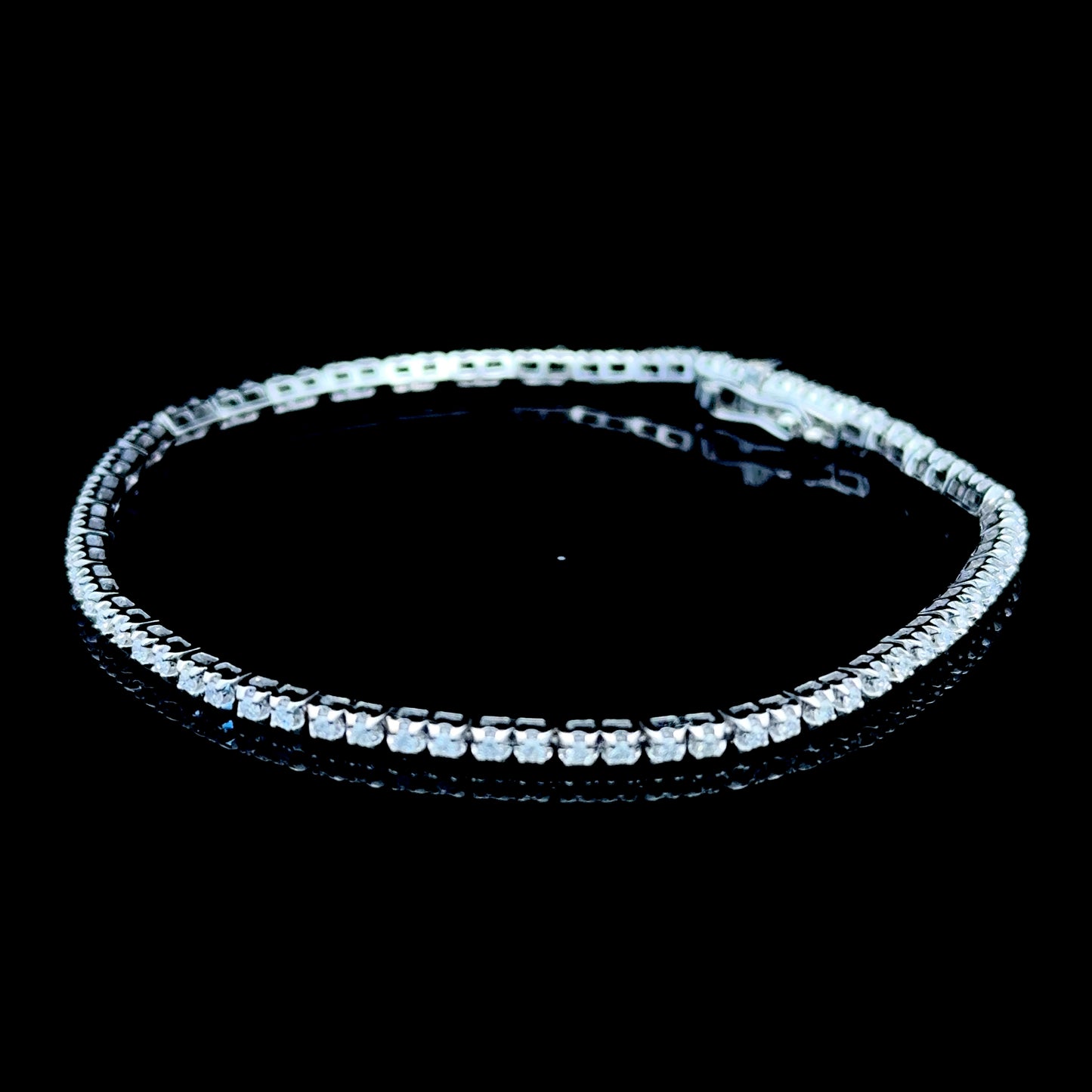 18K White Gold Diamond Tennis Bracelet with Round Brilliant Cut Diamonds 0.85ct Appx