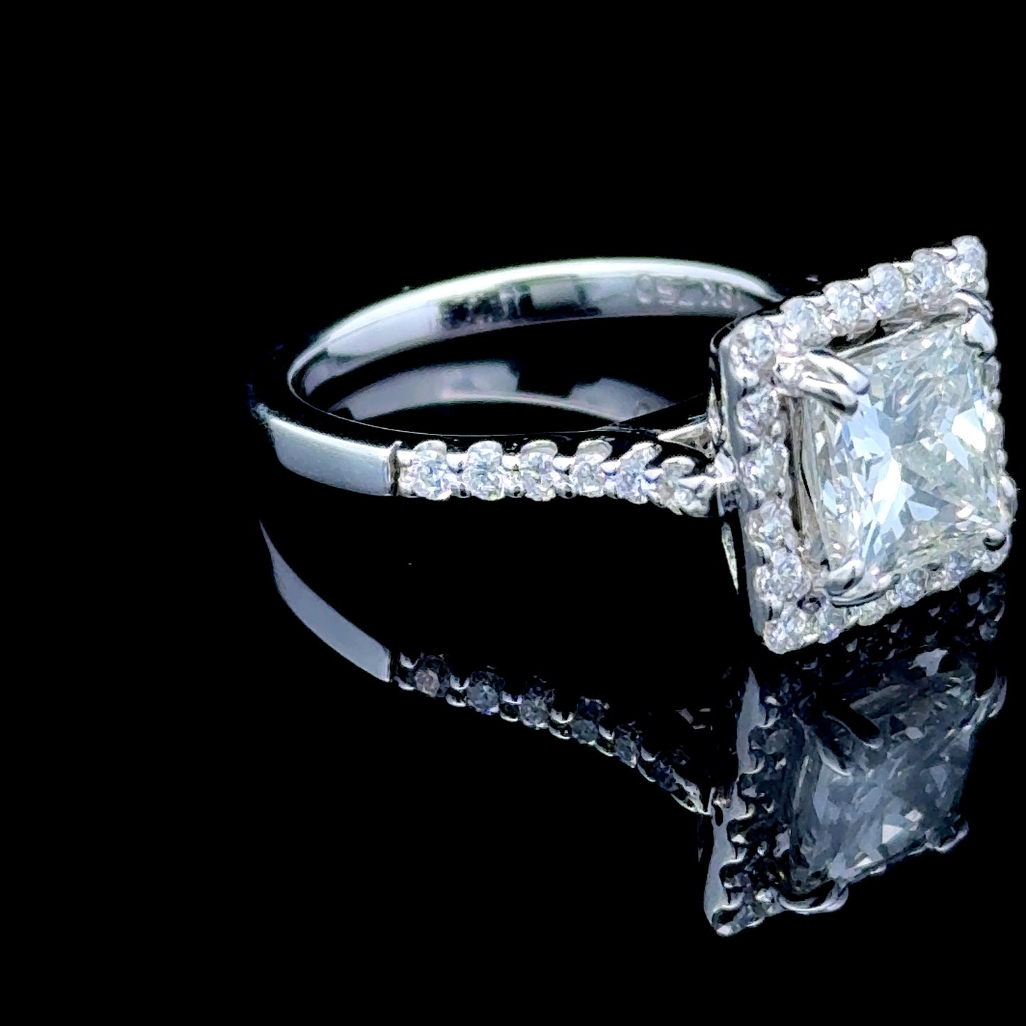 18K White Gold Princess Cut Diamond Halo Ring APPX 2.01 CTS Centre Stone H SI 1