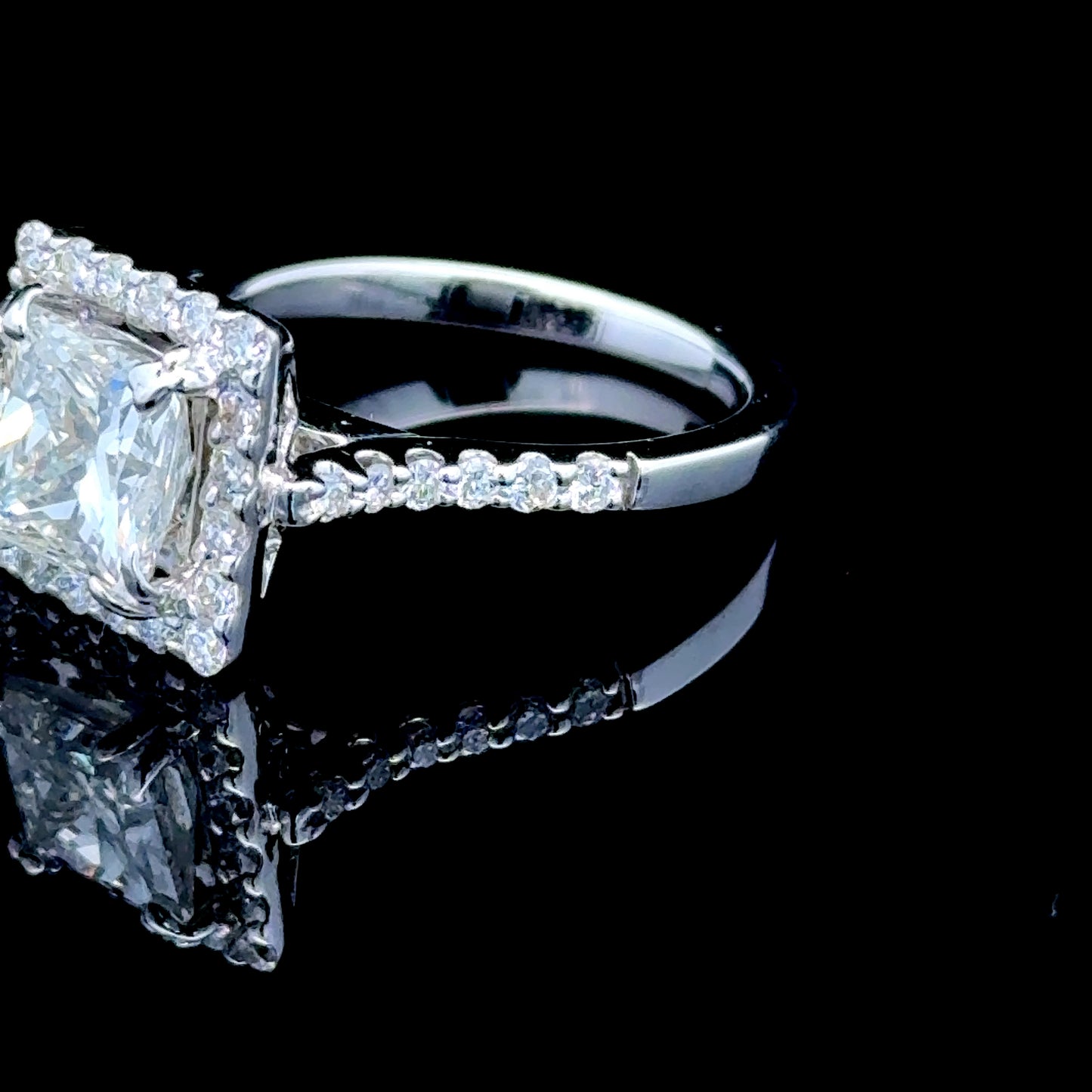 18K White Gold Princess Cut Diamond Halo Ring APPX 2.01 CTS Centre Stone H SI 1