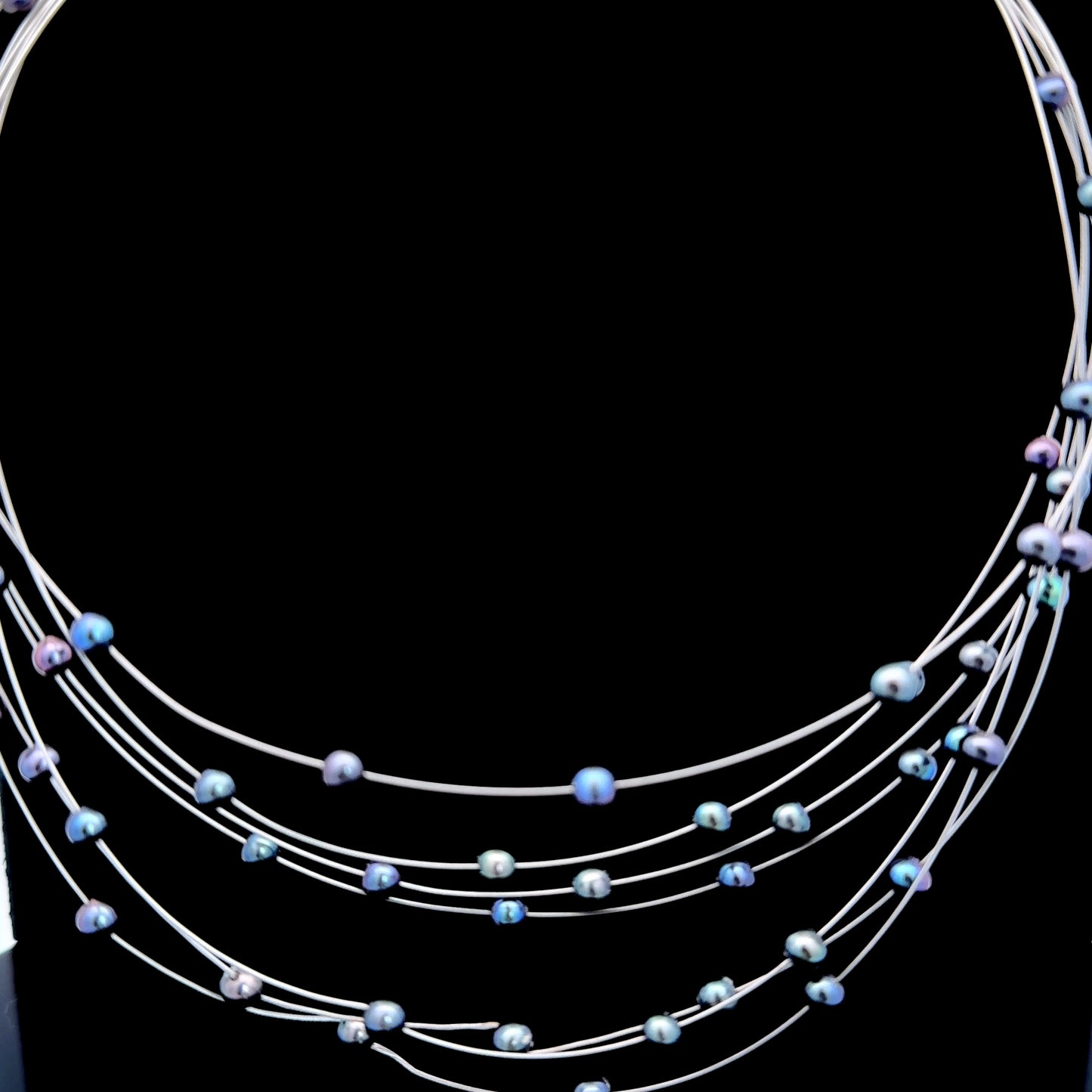 9K White Gold Black Pearl Collar