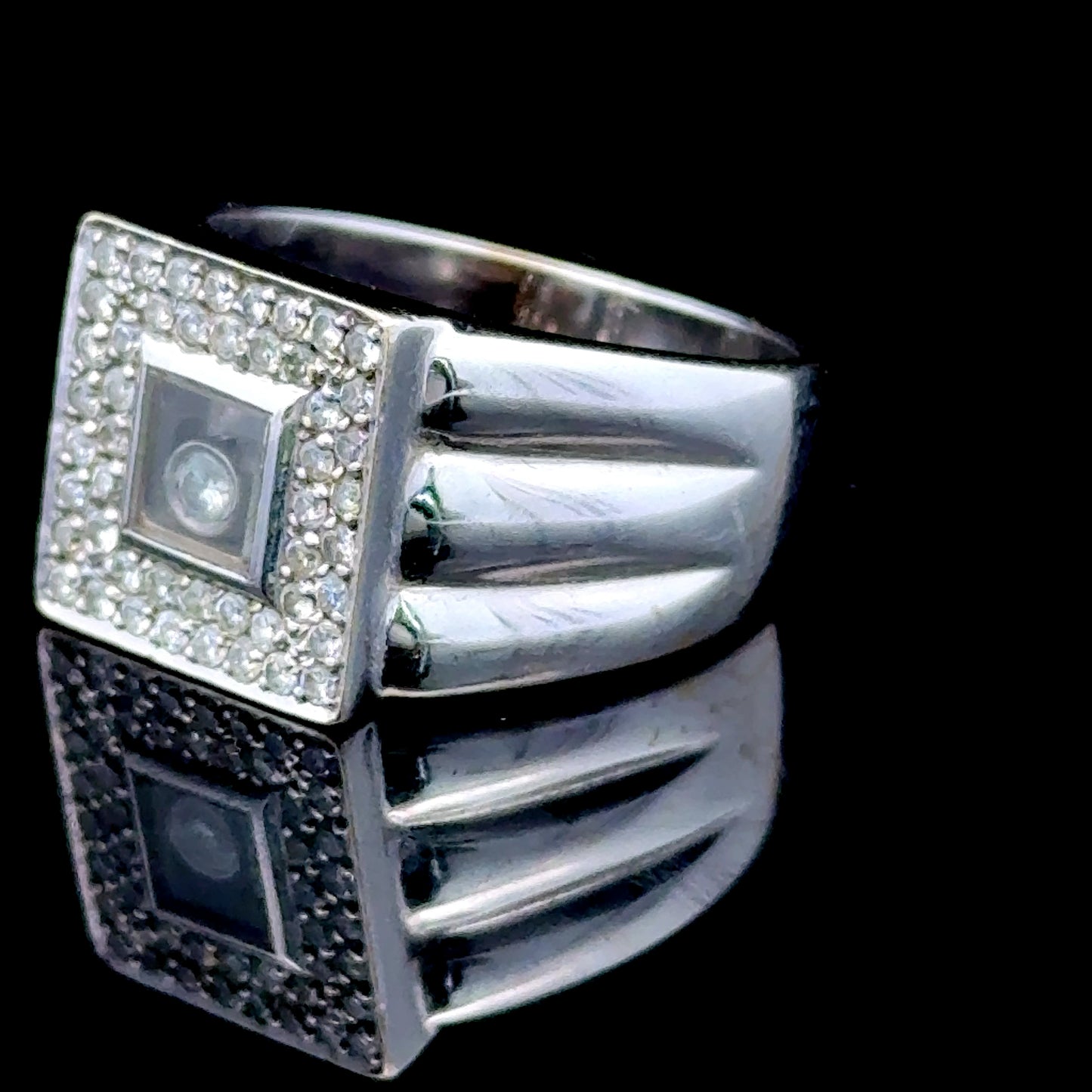 18K White Gold Square Moving Diamond Ring